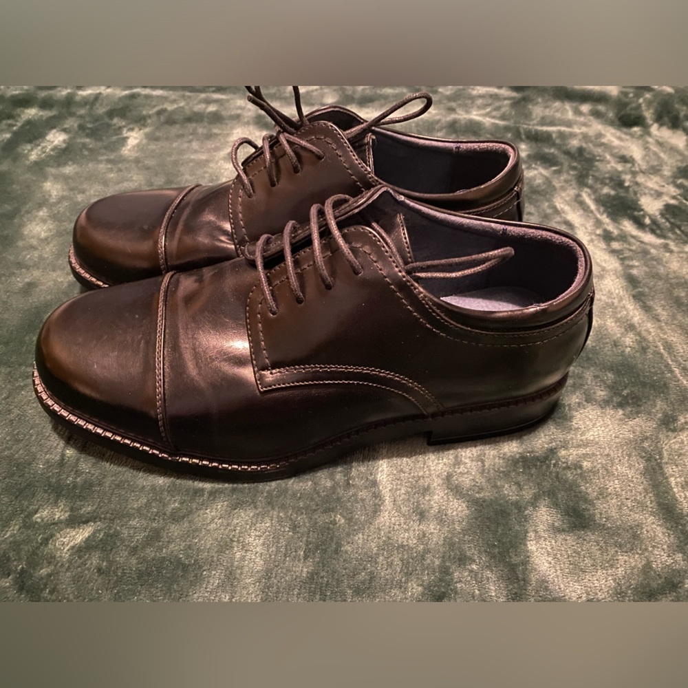 Bruno Marc men’s/ boys dress shoes. Size 6.5W